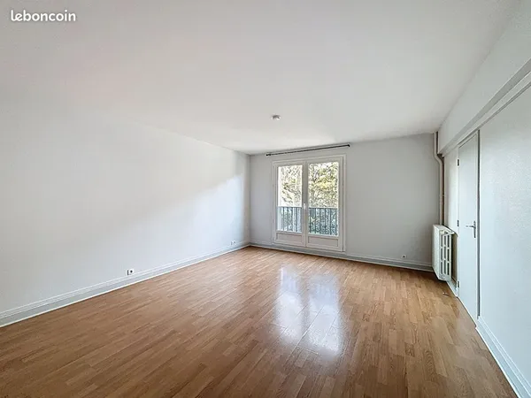 Studio 1 pièce 33 m² 