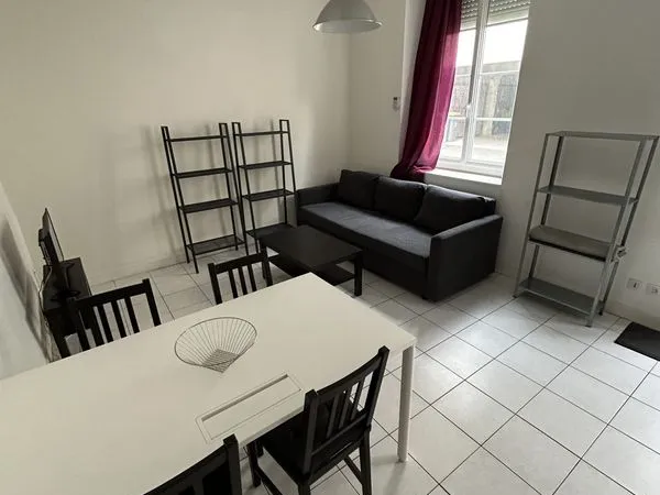 Studio 1 pièce 27 m² 