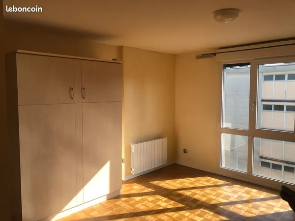 PART-DIEU/LAFAYETTE, JOLI TYPE 1 DE 29.97 m² AU 5EME ETAGE 