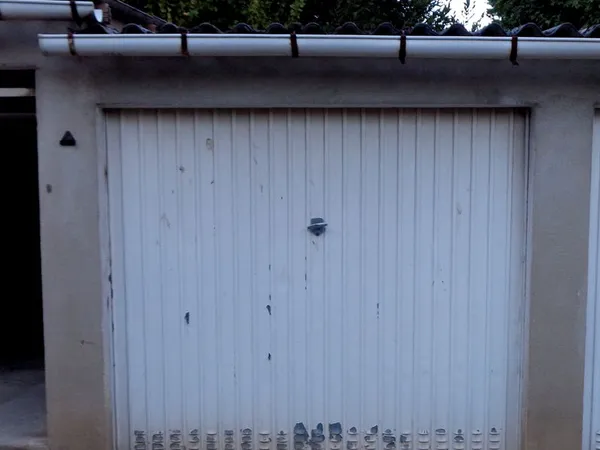 Garage pour voiture , moto ou stockage en hyper centre de Limoges 