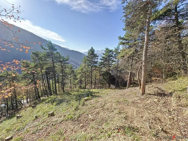 Terrain à bâtir de 670 m² avec PC accordé chalet 