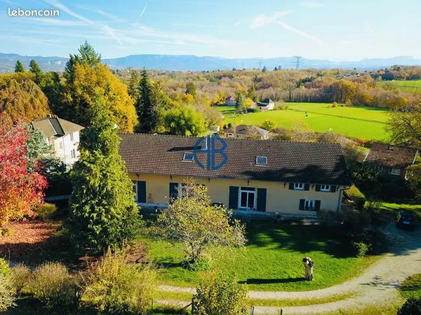 Maison 9 pièces 318 m² 
