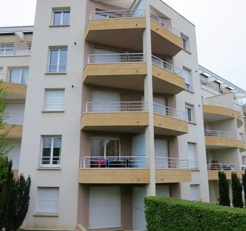 Bel appartement à louer F1 de 31m² ensoleillé avec terrasse et cuisine séparée 