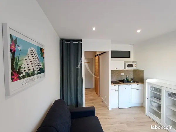 Studio 1 pièce 17 m² 
