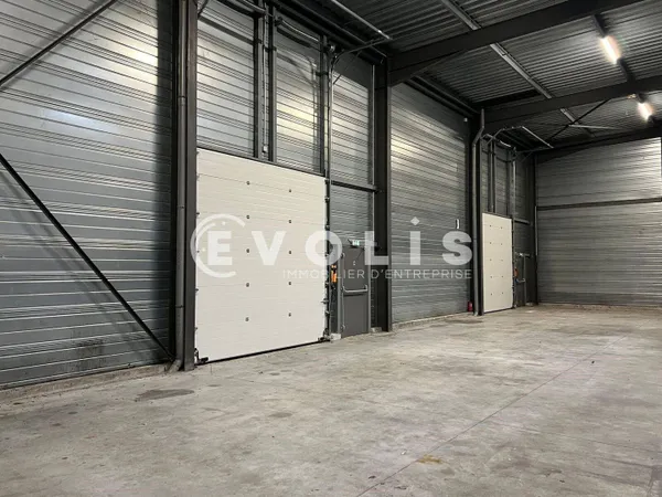 Local d'activité 792 m² 