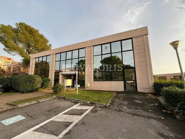 Local professionnel 207 m² 