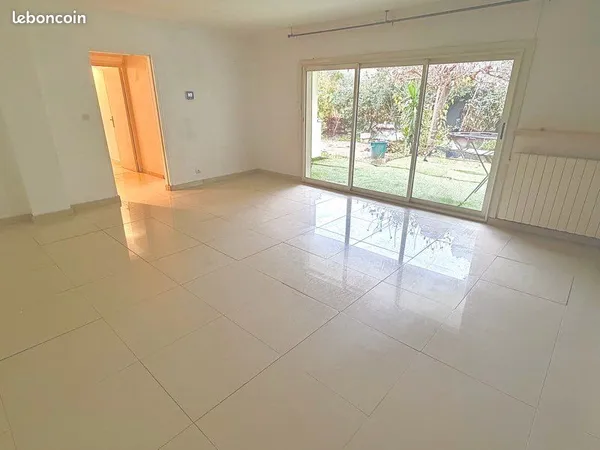 Aix-en-Provence - 4 chambres - Rez-de-jardin 92 m2 - Jardin 120m2 