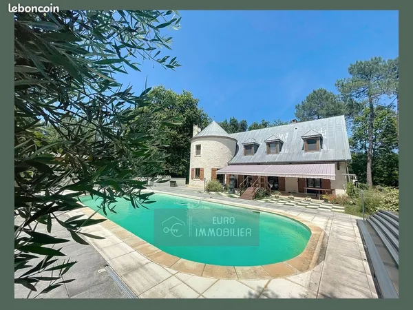 Propriété 8 pièces 206 m² 