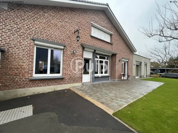 Maison de plain-pied 8 pièces 180 m² 