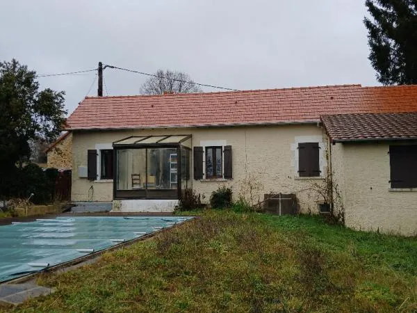 Maison, granges et 15 hectares de terres agricoles 