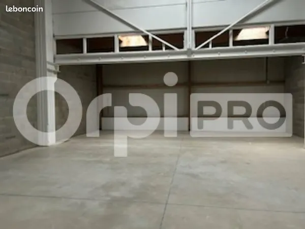 Local d'activité 206 m² 