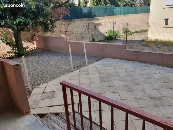 T2 rénové avec jardin ds bon quartier 