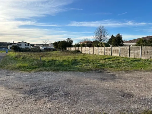 Terrain 600 m² 