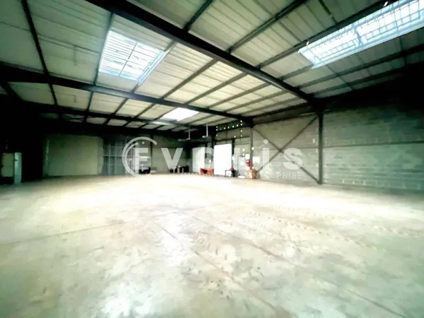 Local d'activité 1465 m² 