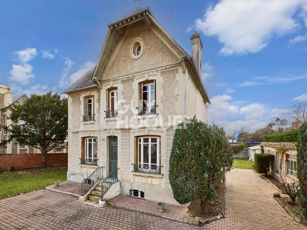 MAISON BOURGOISE AVEC TERRAIN ET DEPENDANCES - TOUQUES 