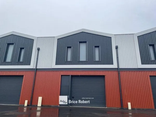 Local d'activité 1232 m² 