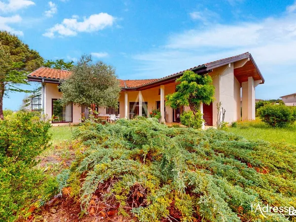 Propriété 6 pièces 211 m² 