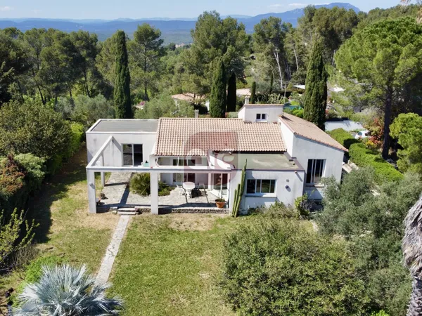 Saint-Vincent-De-Barbeyrargues - Villa de 195 m2 sur 1981 m2 