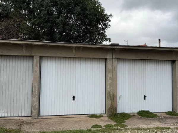 Parking - Garage Location Bron   65€