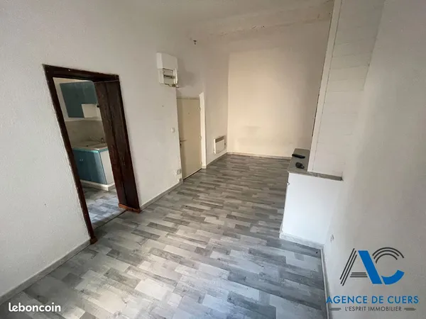 Studio 1 pièce 25 m² 