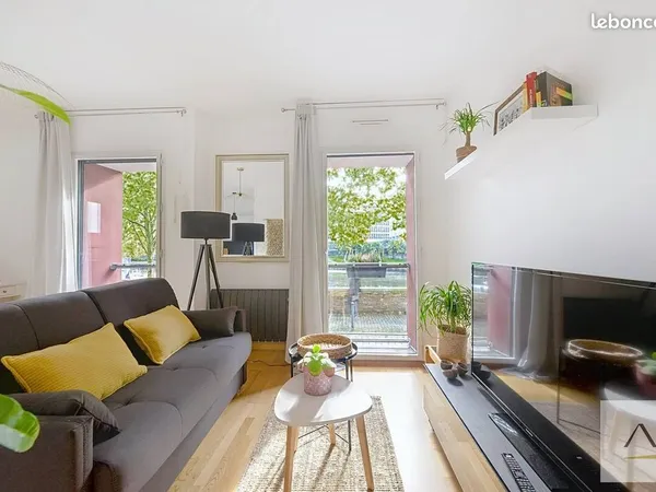 Appartement 50m² Quartier MAIL, au pied de la vilaine avec parking 
