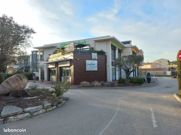 Local puget sur argens centre PARAGON 