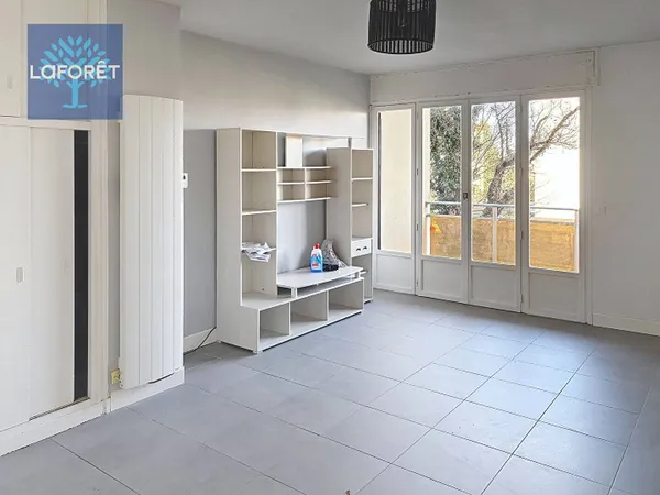 Studio 1 pièce 30 m² 