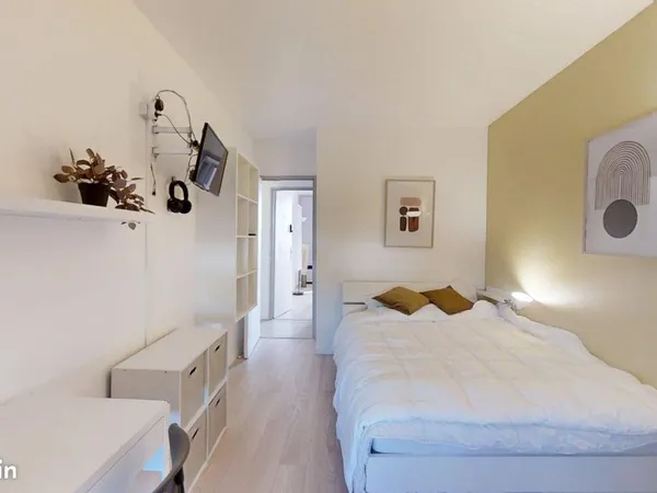 Chambre 7 pièces 96 m² 