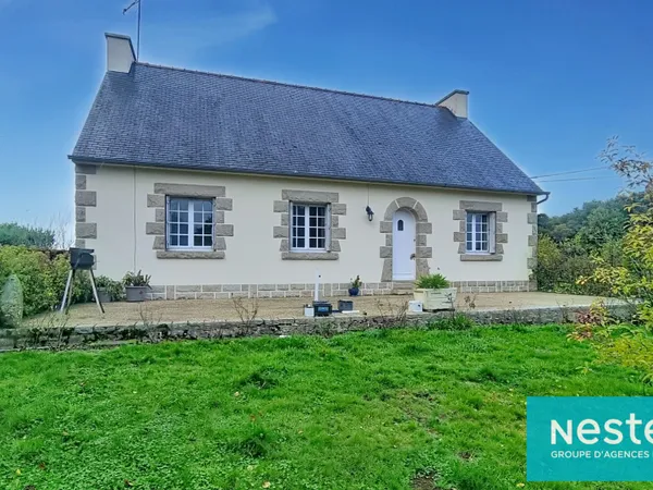 Maison Néo-Bretonne de plain pied, 4 chambres, à vendre à Plaintel dans un écrin de verdure et 