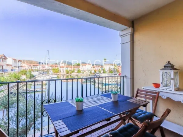 Studio cabine avec vue sur les canaux de Port Grimaud (vendu meublé) 