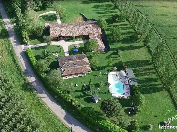 Maison 12 pièces 440 m² 