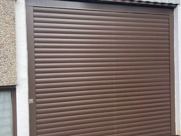 GARAGE 14 m2 , PORTE ÉLECTRIQUE 