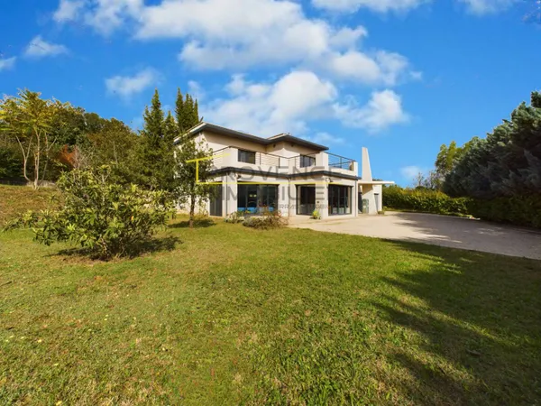 Maison 4 pièces 166 m² 