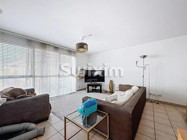 Appartement traversant T4 de 103m2 avec balcons et cave! 