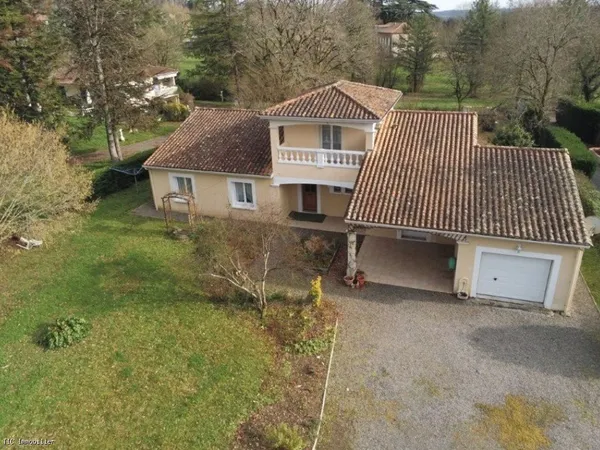 Charmante Villa de Plain-Pied à Chabanais 