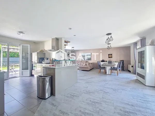 Maison - 6 pièces - 120m² 
