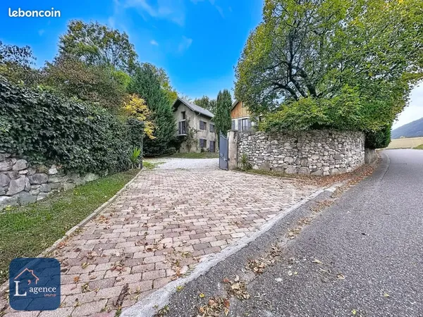 Maison 9 pièces 240 m² 