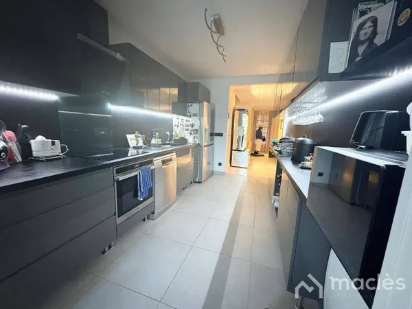 Maison 6 pièces 210 m² 