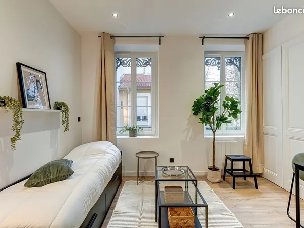 Studio 1 pièce 23 m² 