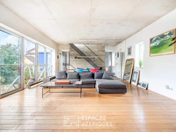 Maison d'architecte esprit loft avec terrasse et jardin à Vitry 