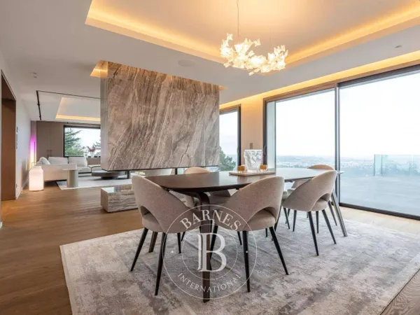 Maison 6 pièces 350 m² 