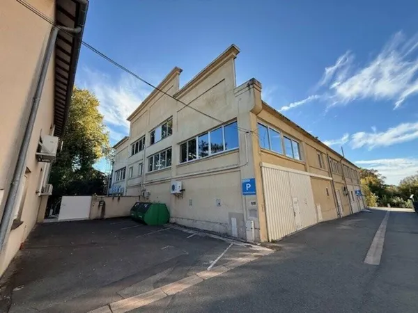 Local d'activité 2077 m² 