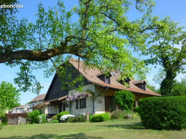 Ferme comtoise 1717 superbement restaurée 