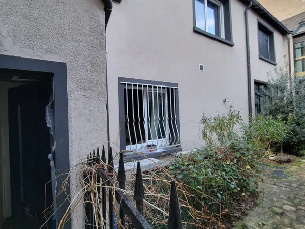 A vendre coeur de doutre, maison d'habitation composée de 4 chambres meublées louées en bail 