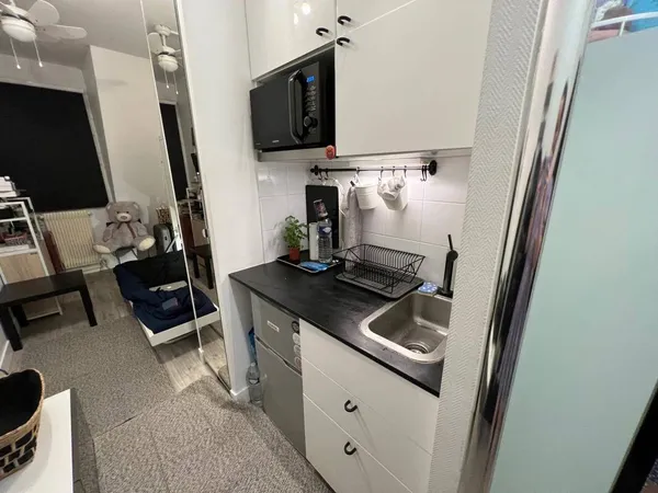 Studio 1 pièce 12 m² 
