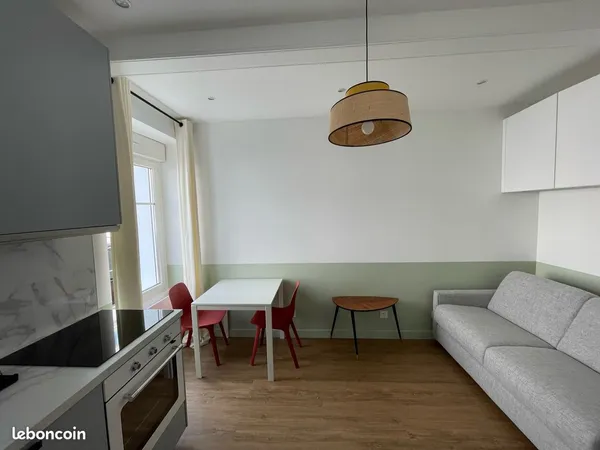 Loue STUDIO MEUBLE IMPECCABLE CENTRE NANTES 