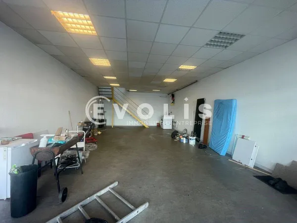 Local d'activité 140 m² 