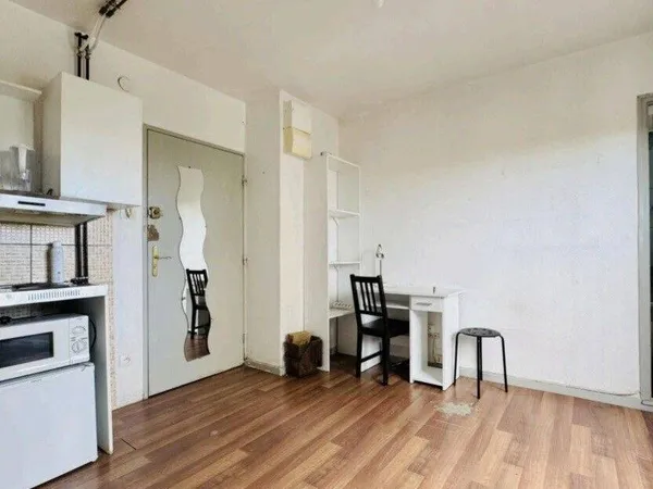 Studio 1 pièce 14 m² 