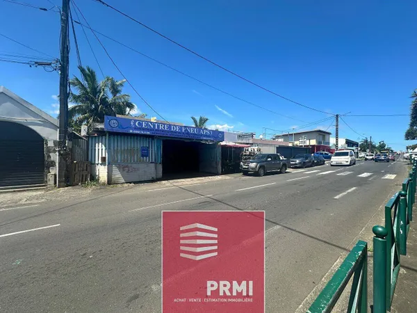 Local 596 m² 