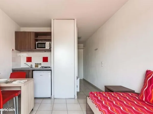 Studio 1 pièce 17 m² 